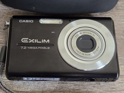 Casio Exilim EX-Z75 Compact Digital Camera - Black 7.2 MP W/ Case
