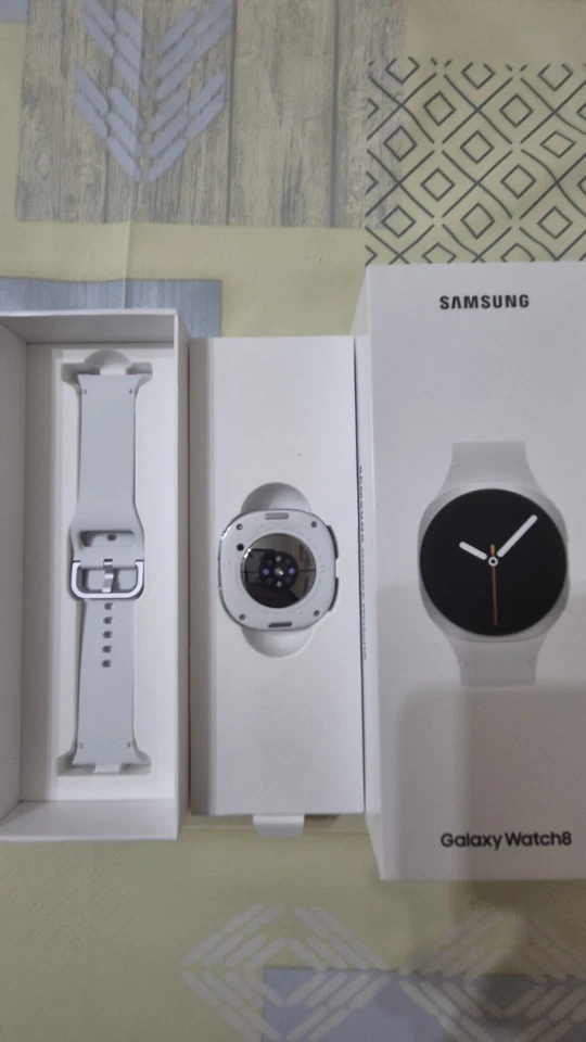 Samsung Galaxy Watch 8 L325 40mm LTE Silver Italia - Immagine 3 di 4