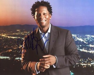 D.L. Hughley "Studio 60 on the Sunset Strip" AUTOGRAPH Signed 8x10 Photo ACOA