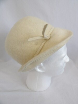 Vintage Mr John Moderne Cream Fuzzy Furry Wool Woman's Cloche Hat