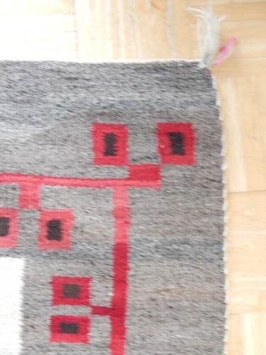LARGE VINTAGE NAVAJO INDIAN RED MESA / TEEC NOS POS RUG / WEAVING 39 x 77.5" - Picture 3 of 6