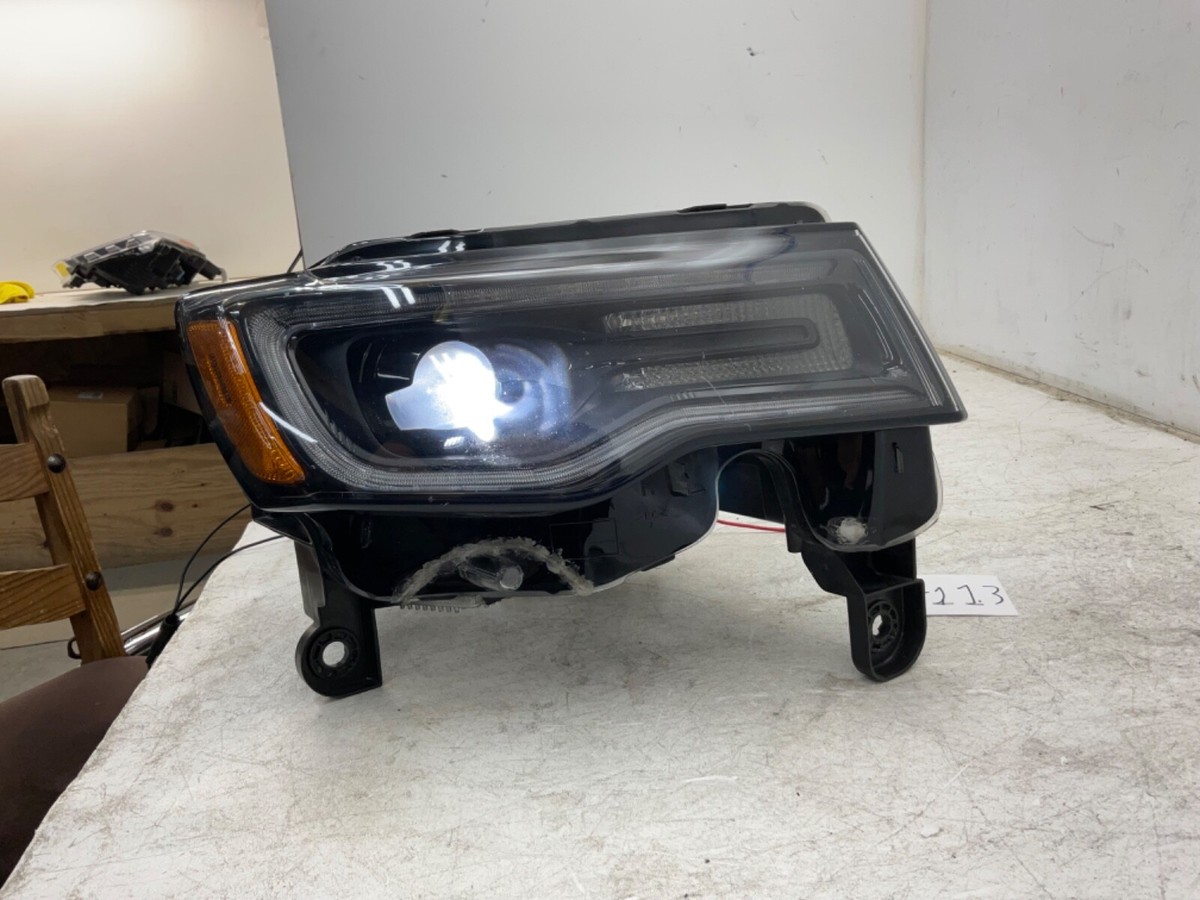 2017 Jeep Grand Cherokee Right Side Xenon Headlight OEM 68266648ad