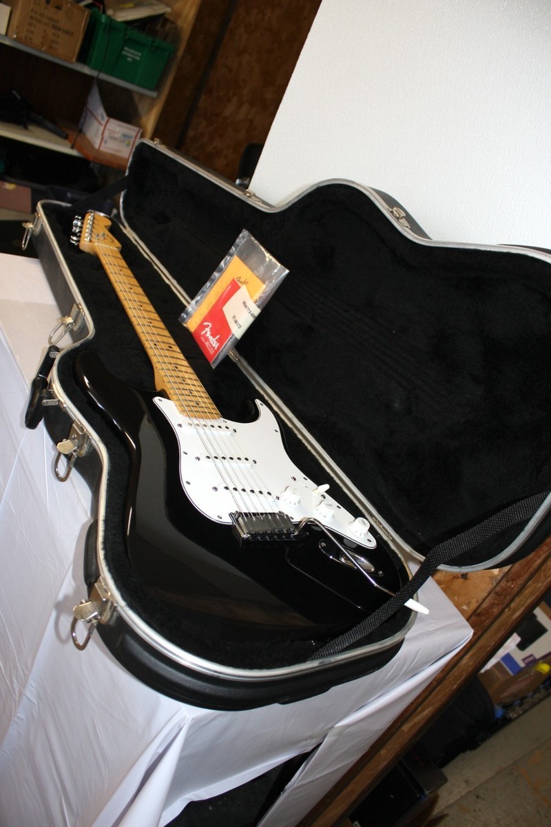 2000 Fender American Standard Stratocaster Black With Hard Shell