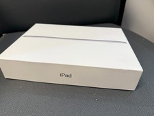 Apple iPad (5th Generation) A1822 32 GB, Wi-Fi, 9.7 in - Silver