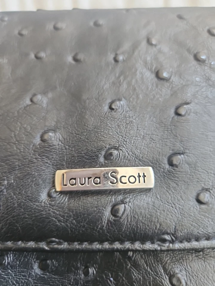 Сумочка наплечная Laura Scott черная с одним наружным карманом регулируемый ремень - Изображение 2 из 4