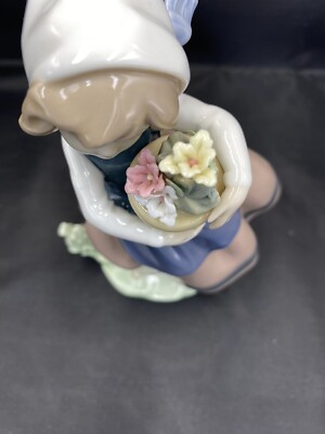 LLADRO 5223 SPRING IS HERE GIRL WITH FLOWERS RETIRED PORCELAIN