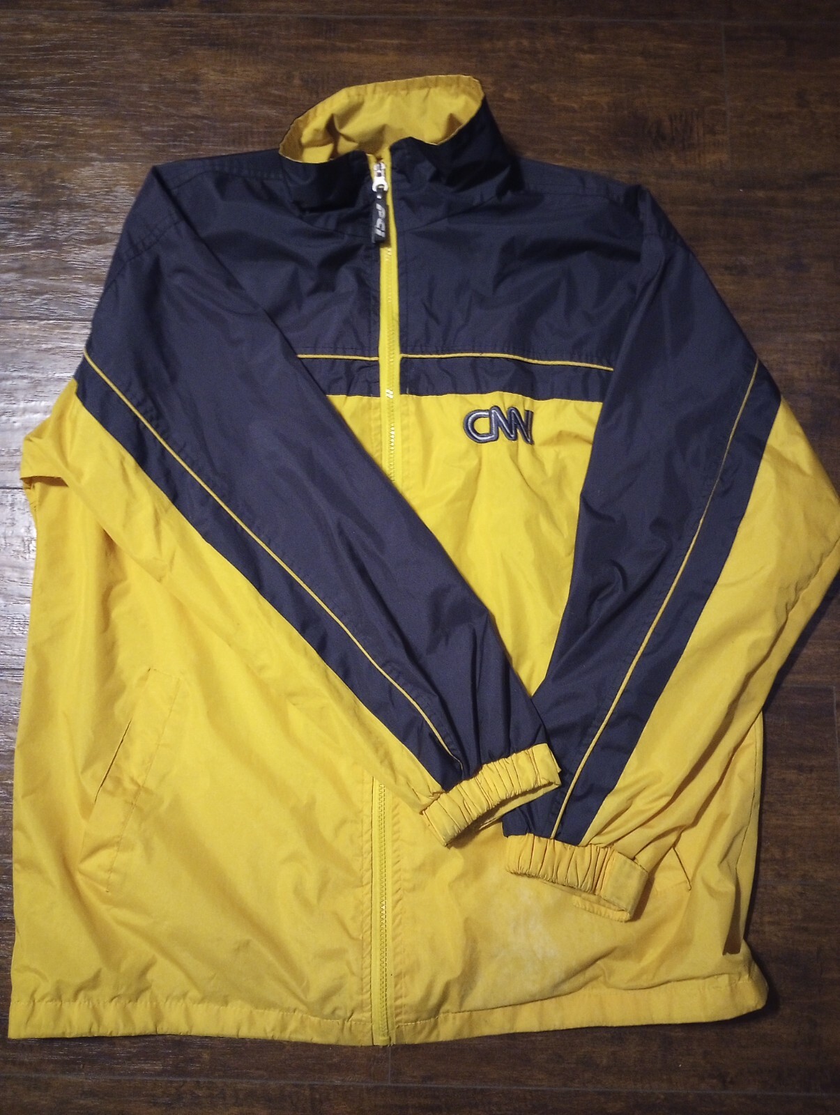 Pear Connection adult med Black Yellow CNN Network news Coat rain