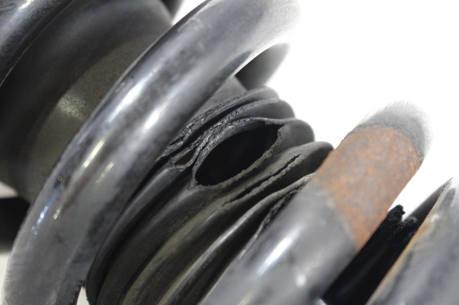 Lamborghini Gallardo, Front Shock Absorber w/Lift, Ripped Boot, Used 400412019CB
