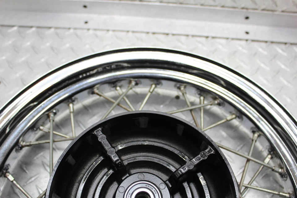 Llanta trasera Yamaha Route 66 XV250 1988 (MT2,75X15) 94427-15476-00 Foto 4 de 4