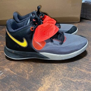 nike kyrie flytrap size 6