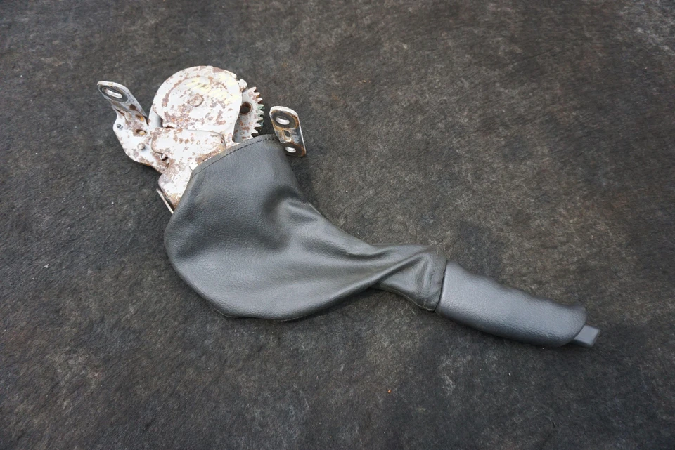 Черный оригинальный рычаг парковки ручного тормоза аварийной парковки 15839878 Chevrolet SSR 2003-06 - Изображение 4 из 4