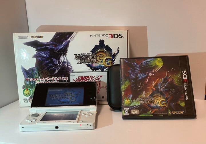 CAPCOM - (本体)モンスターハンター3G(トライG) スペシャルパック(CTR-S-WBAJ) カプコン CAPCOM - (本体)モンスターハンター3G(トライG) スペシャル