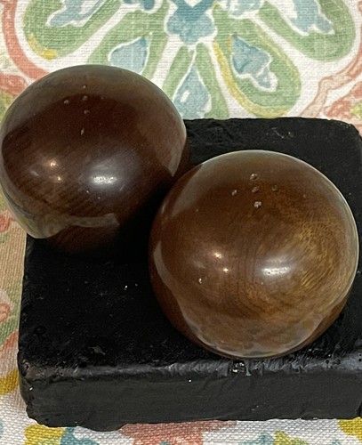 Vintage Wood Round Squat Sphere Salt and Pepper Shakers High Polish MCM - Picture 2 of 3