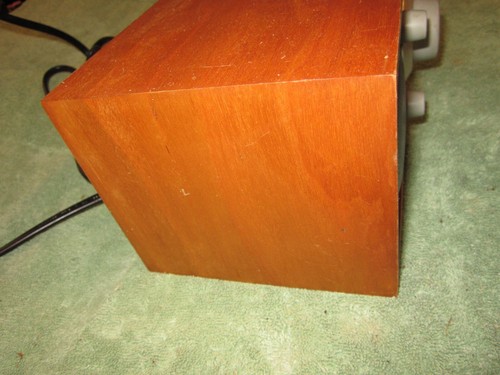 Henry Kloss Modelo Uno Tivoli Audio AM FM Radio Madera de Cerezo Cara Azul - Imagen 3 de 10