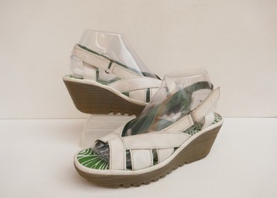Fly, London Yisa OFF WHITE LEDER/LEDER GEFÜTTERT SLINGBACK KEILABSATZ SANDALEN UK 5/38