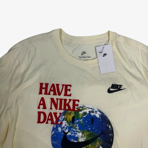 Nike "Have A Nike Day" World Globe T-Shirt Mens XXL Coconut Milk DM6331-113 NWT - Afbeelding 3 van 6