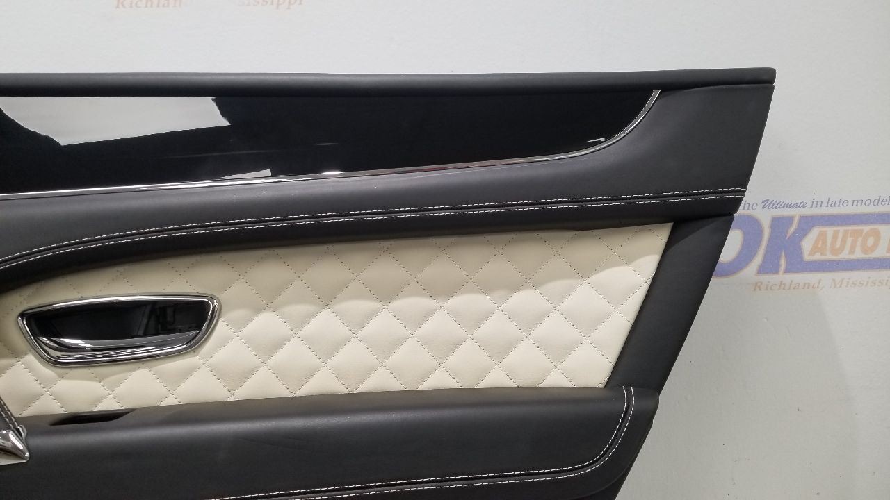 17 BENTLEY BENTAYGA INTERIOR DOOR TRIM PANEL REAR RIGHT PASSENGER WHITE BLACK