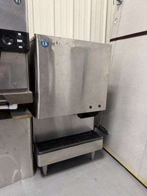 Hoshizaki DCM-500BAH Air-Cooled Cubelet Ice Machine with Stand