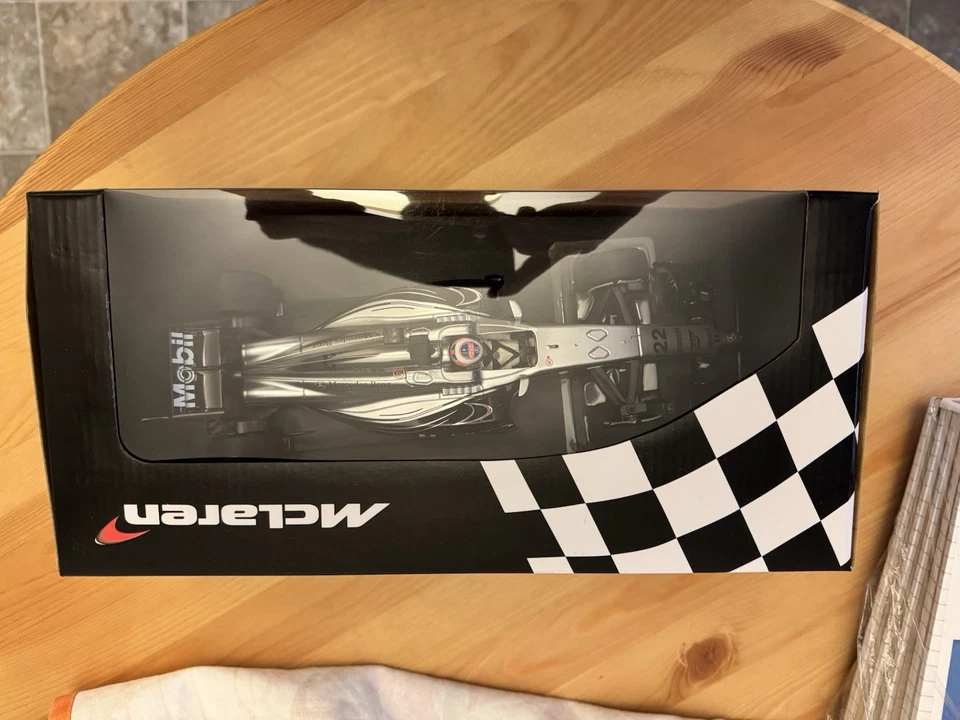 MINICHAMPS 1/18 2014 Jenson Button Australian GP - Image 2 of 4