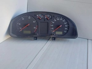 VW PASSAT B5 3B2 Kombiinstrument 3B0919861J 1.89 Diesel 81kw 1999 31449010