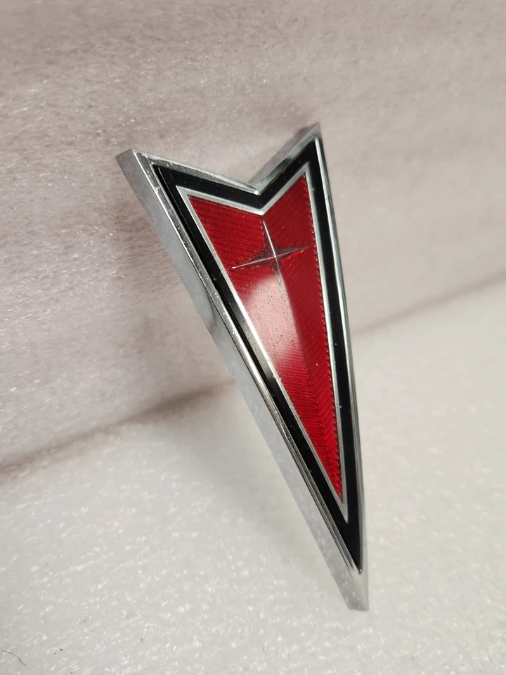 Pontiac 6000 LE SE 1982-1988 emblema de placa de parrilla 10032066 OEM GM BONITO Foto 4 de 4