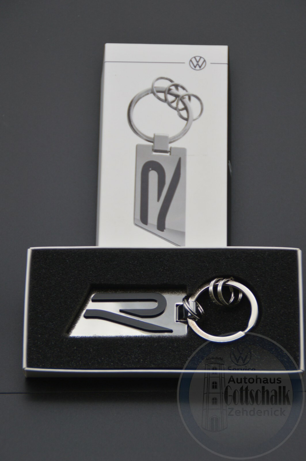 Original VW R Schlüsselanhänger Anhänger silber Metall 5H6087010  