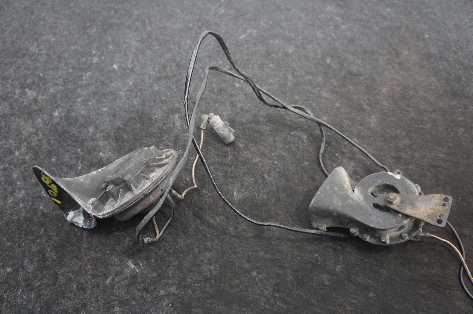 Set 2 High & Low Tone Horn Assembly OEM Rolls Royce Silver Shadow 1973