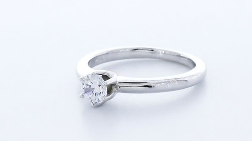 ANILLO SOLITARIO CLÁSICO PUNTA ORO 14K CORTE REDONDO D/VVS2 DIAMANTE CREADO EN LABORATORIO 0,5 QUILATES - Vídeo 1 de 1