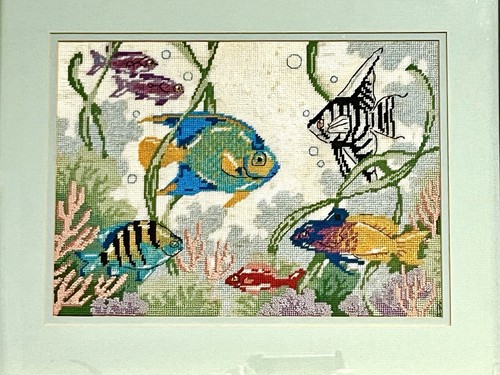 Fabulous Vintage Ocean TROPICAL FISH Completed 1988 Needlepoint Aqua/Green FRAME - Picture 4 of 20
