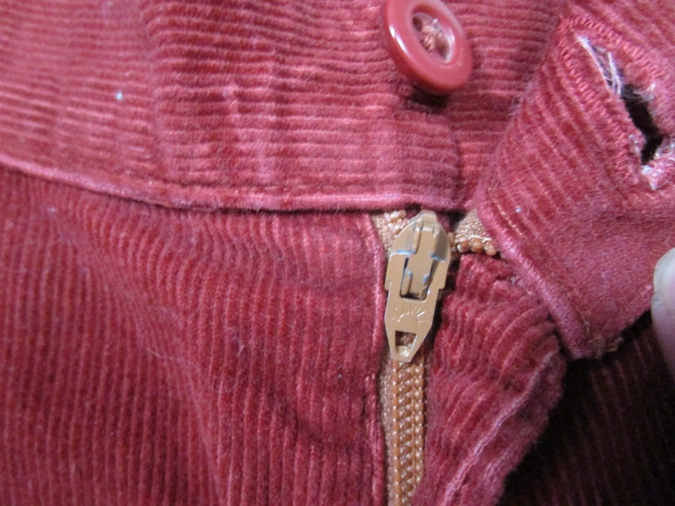 Vintage 1970's Levi's Rust Brown Corduroy Culottes Walking Shorts 26" Waist - Image 4 of 4