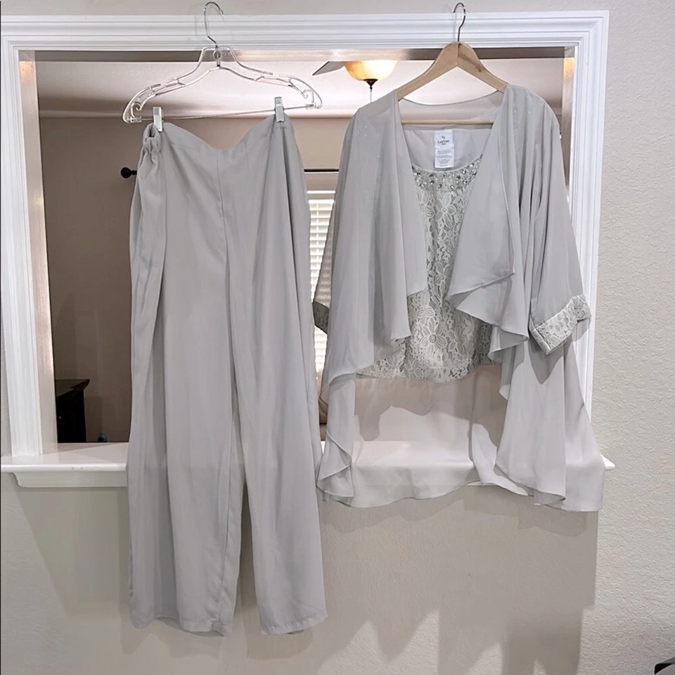 Nuevo con etiquetas Traje Pantalón Lan Ting Bride Elegante Encaje Joyas Gasa Gris Tres Piezas Talla 22W Foto 2 de 4