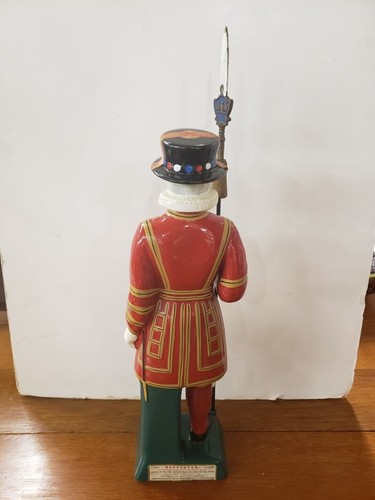 Vintage Beefeater London Dry Gin Yeoman Hand Painted Decanter - Picture 3 of 6