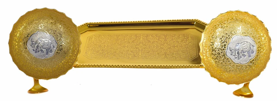 Juego de 2 cuencos y cucharas para helados/postres grabados en latón chapado en oro con bandeja Foto 2 de 3