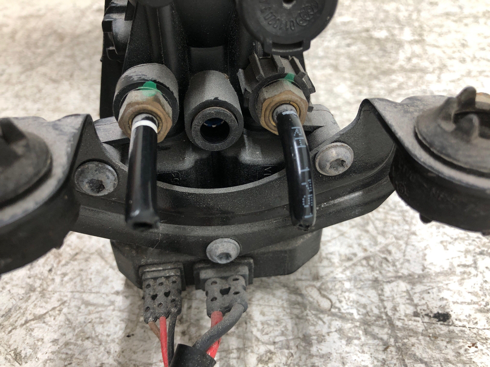 2017-2022 MASERATI LEVANTE AIR RIDE SUSPENSION AIR COMPRESSOR SUPPLY UNIT OEM