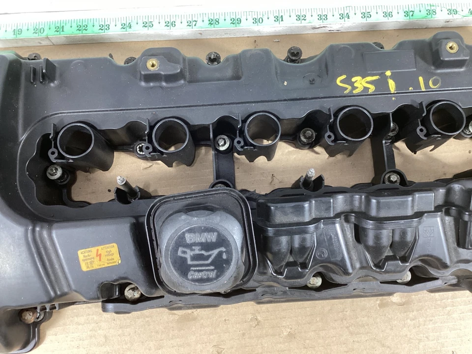 2004 - 2010 BMW 535i E60 Engine Valve Cover 70312785; 1112-756528405 OEM . Foto 3 de 4