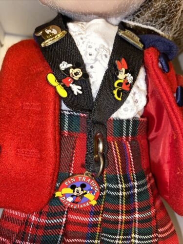 Adora Belle Tour Guide -Marie Osmond Disneyland Pin Trader Doll New w COA & Pins - Picture 6 of 13