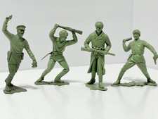VINTAGE 1963 LOUIS MARX  CO. WWII PLASTIC RUSSIAN TOY SOLDIERS 6"