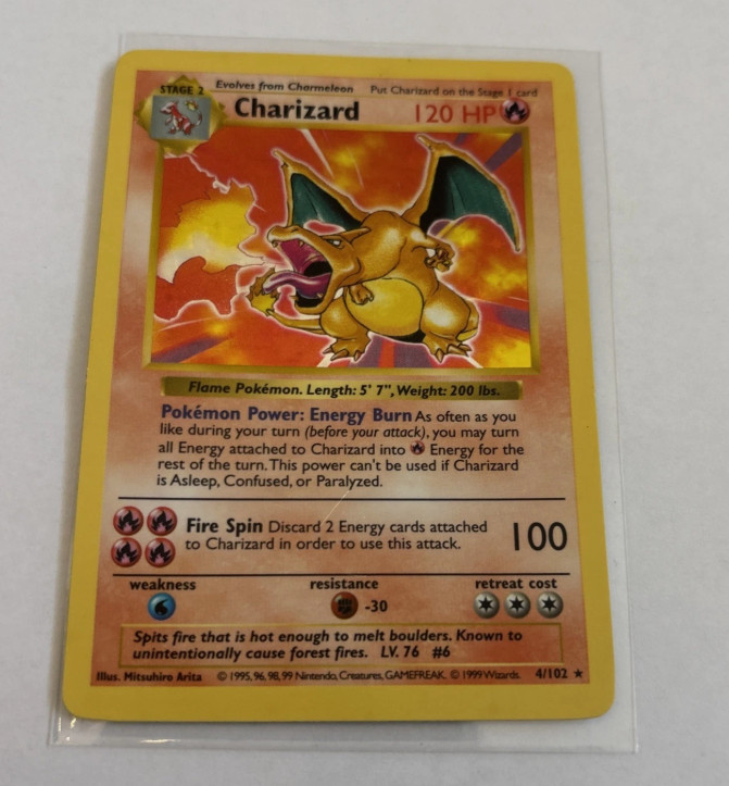 Pokémon TCG Charizard Base Set Holo Shadowless Rare Card 4/102