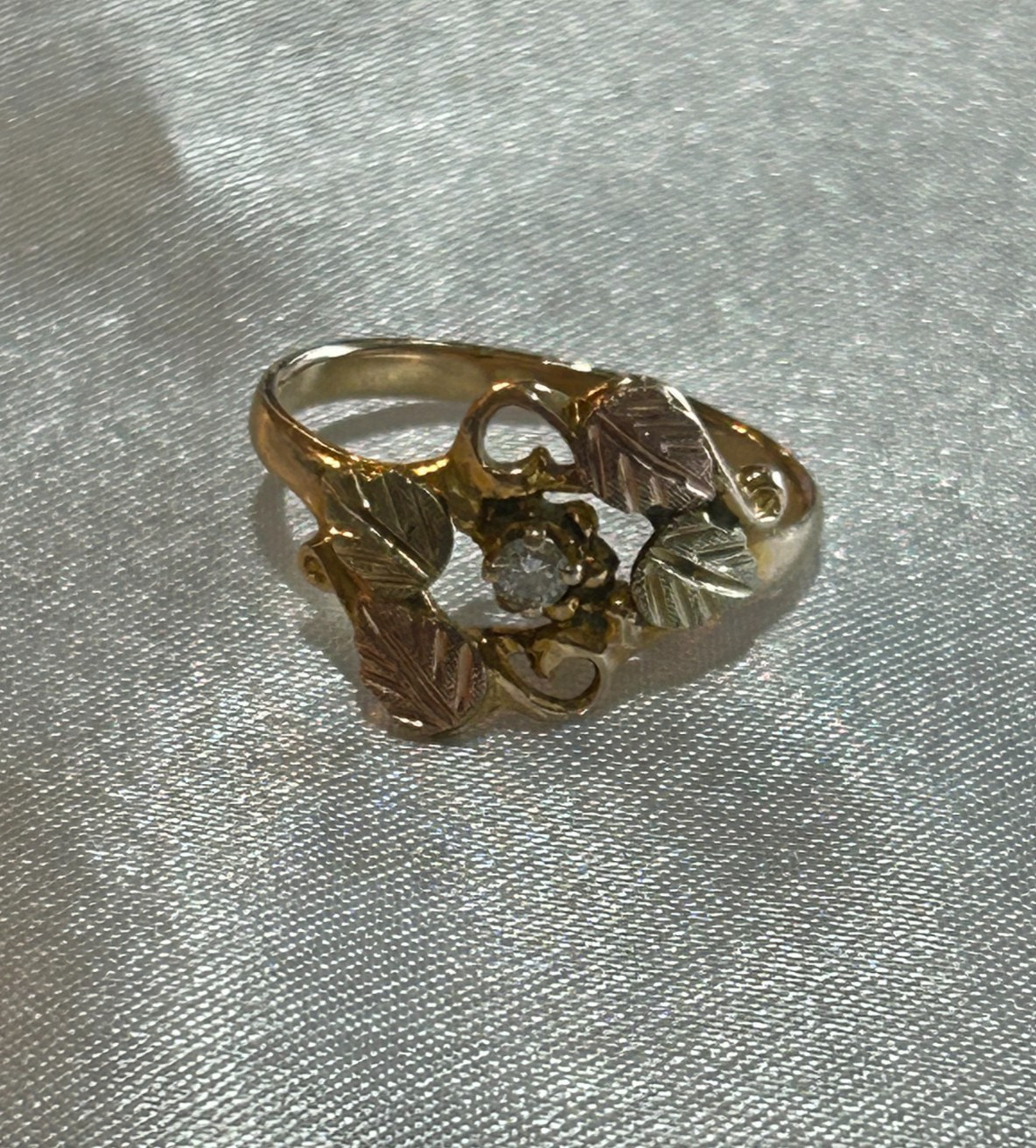 Vintage Ladies 10Kt Black Hills Gold Diamond Ring Aproxx 7 1/2 2.6 Grams