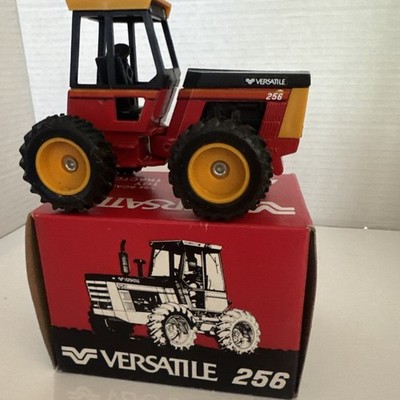1/32 Versatile 256 Tractor - in original box