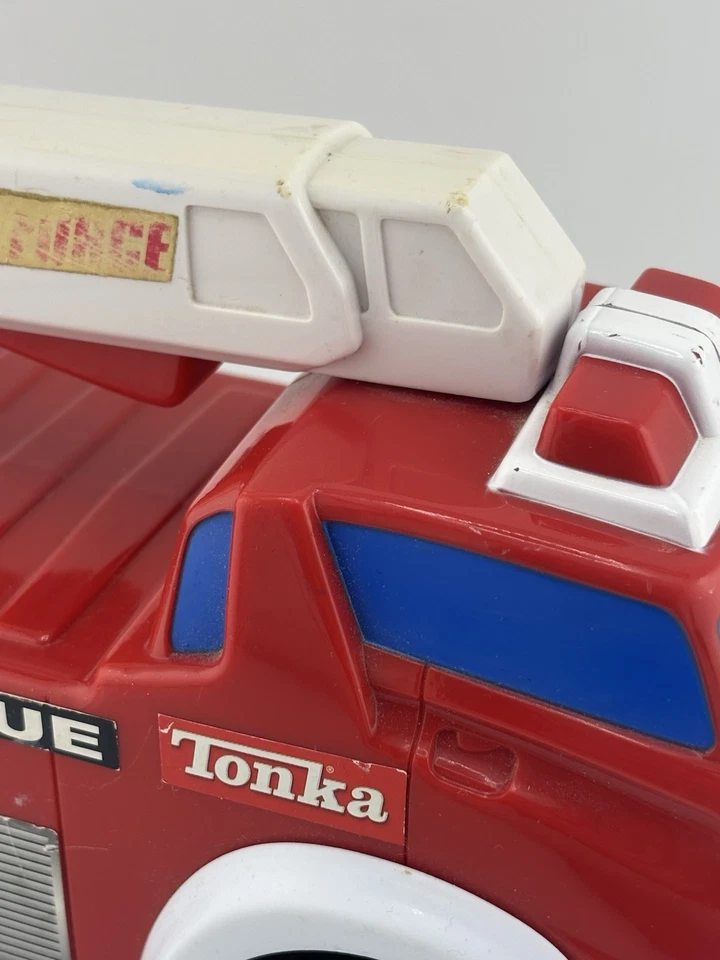 2007 Funrise Inc Tonka Fire Rescue Firetruck Squeeze Handle Flashlight Hasbro - Image 4 of 4