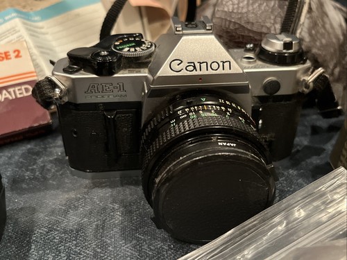 Canon AE-1 35mm SLR Film Camera w/ Canon FD 50mm BUNDLE - flash, case, tested - Picture 2 of 22