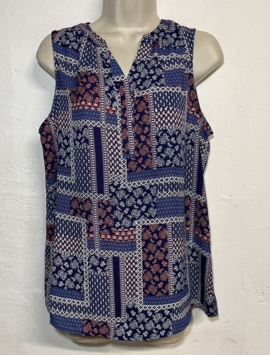 Violet Claire Medium Tanktop dunkelblau rosa Patch Print V-Ausschnitt Bluse