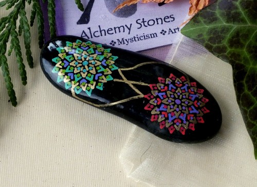 Handbemalter Alchemie "Soulmate" Stein mit buntem Twin Mandala Design - Bild 4 von 4