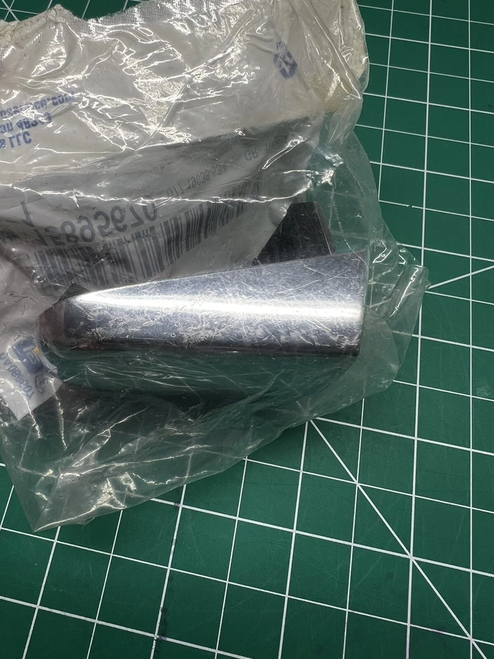 NUEVO Tapa de manija de puerta cromada genuina OEM para muchos modelos de SUV GM listados Foto 2 de 4