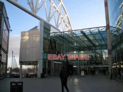 FOTO OBERER EINGANG ZUR STIERKAMPFARENA EAST MALL (SELFRIDGES) DER GEHWEG HINUNTER ZUM MOO