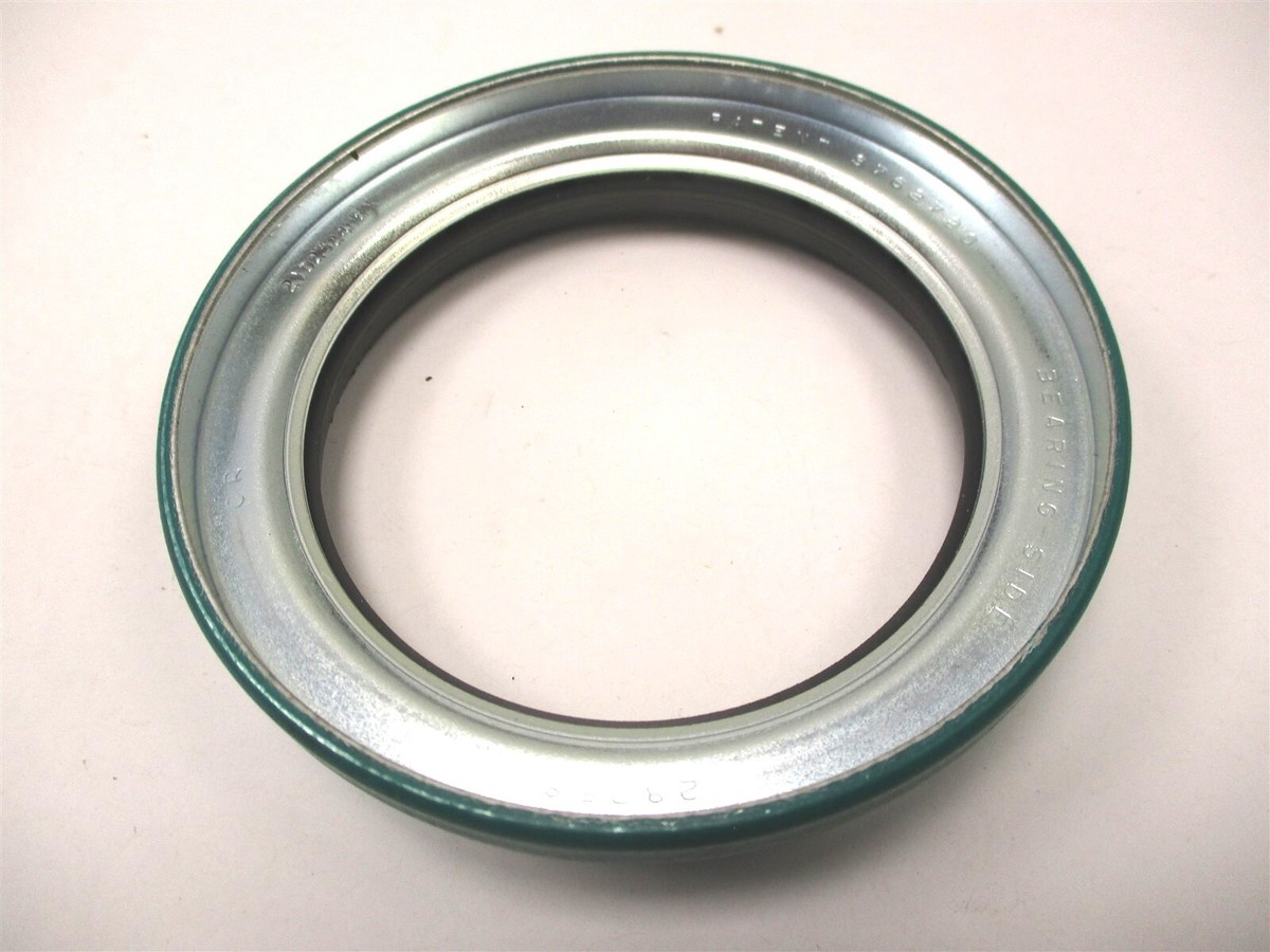 3833576C1 NEW INTERNATIONAL WHEEL SEAL 529261 28758 370150A