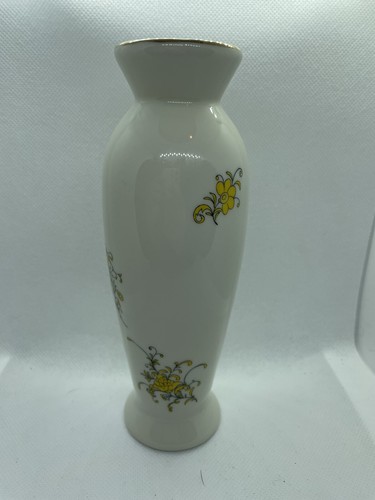 Takahasi French Flower San Francisco Vase White With Yellow Flowers 6.5”