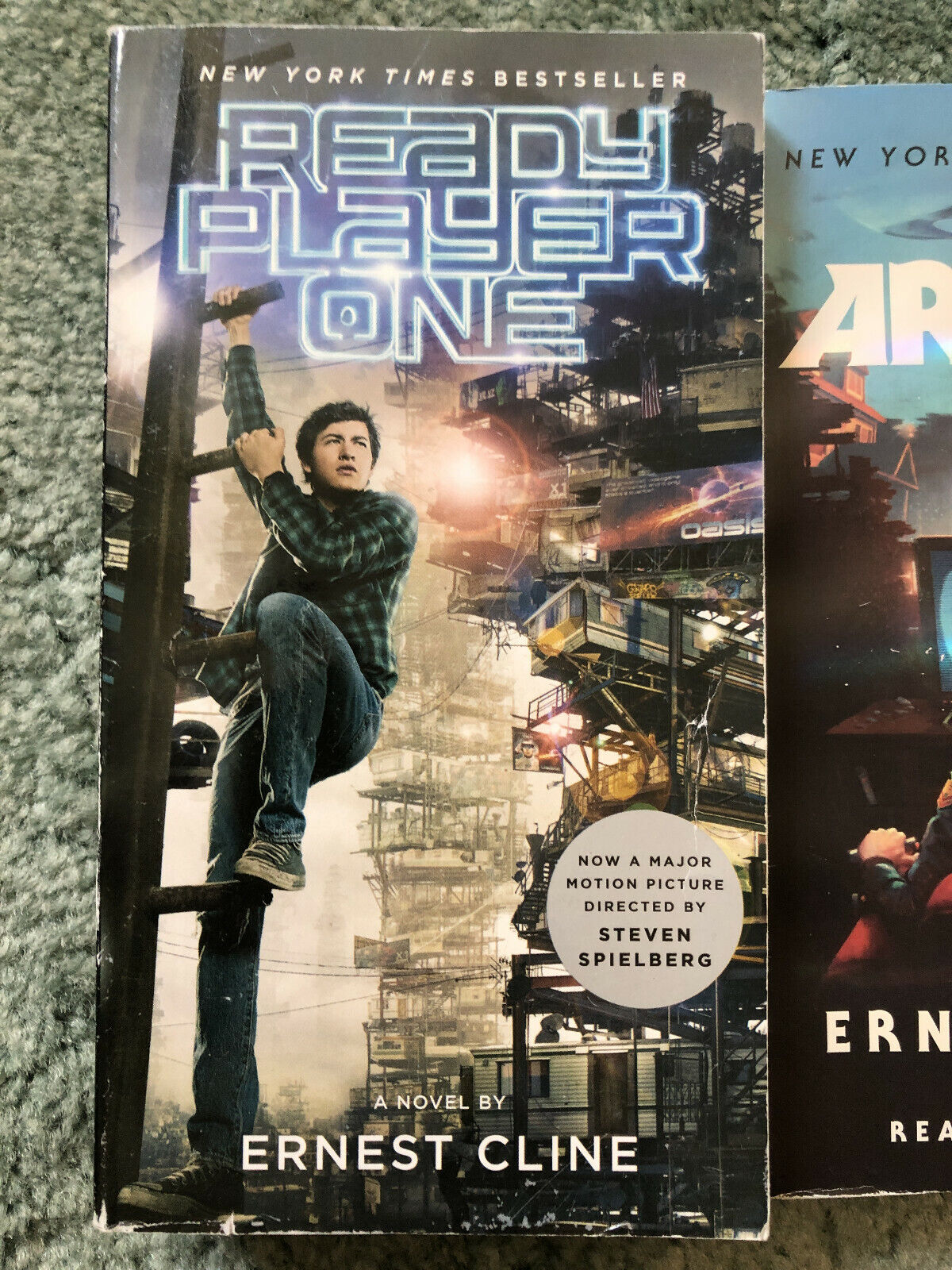 Armada: A novel by the author of Ready Player One (Paperback