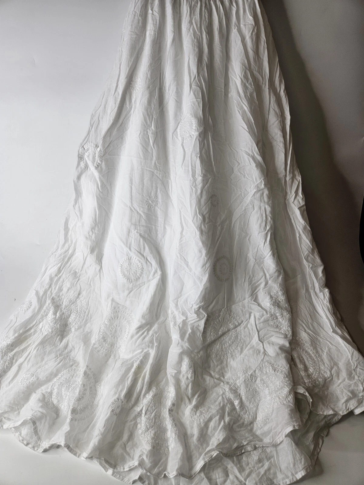 UNDERCOVER Maxi abito Victorias Secret ricamato esclusivo bianco spiaggia senza spalline tasche M